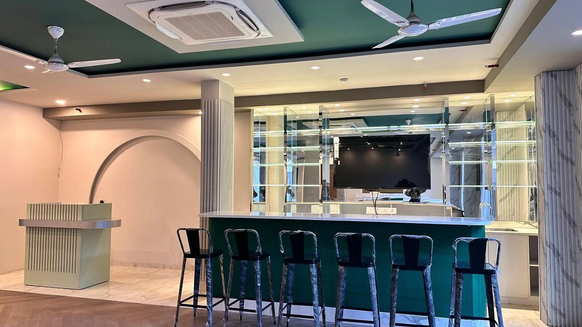 Flock Hotel I Golf Course Road Near Dlf Phase 1 Metro Station I Gurugram Gurgaon India