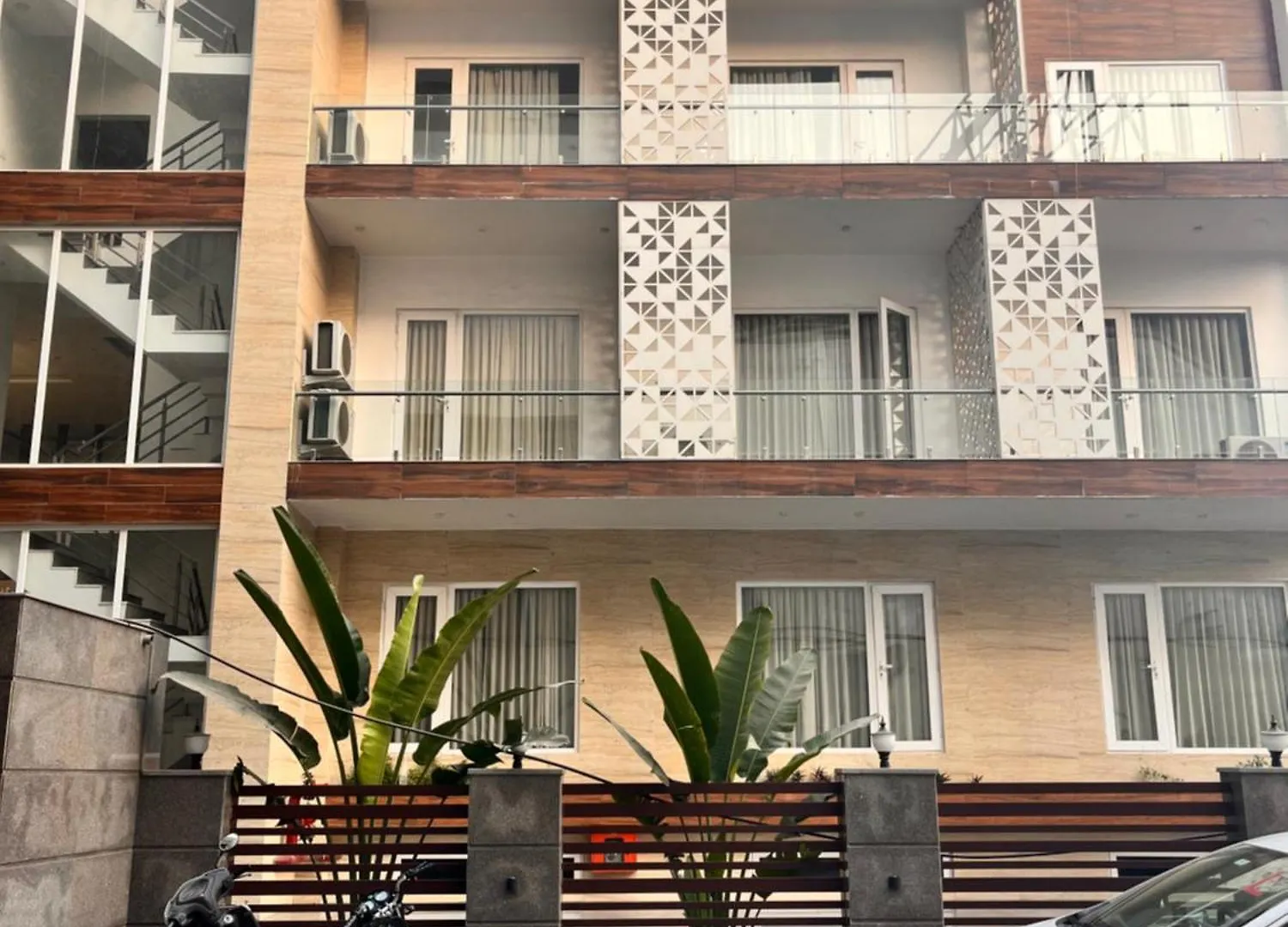 Flock Hotel I Golf Course Road Near Dlf Phase 1 Metro Station I Gurugram Gurgaon 3*,
